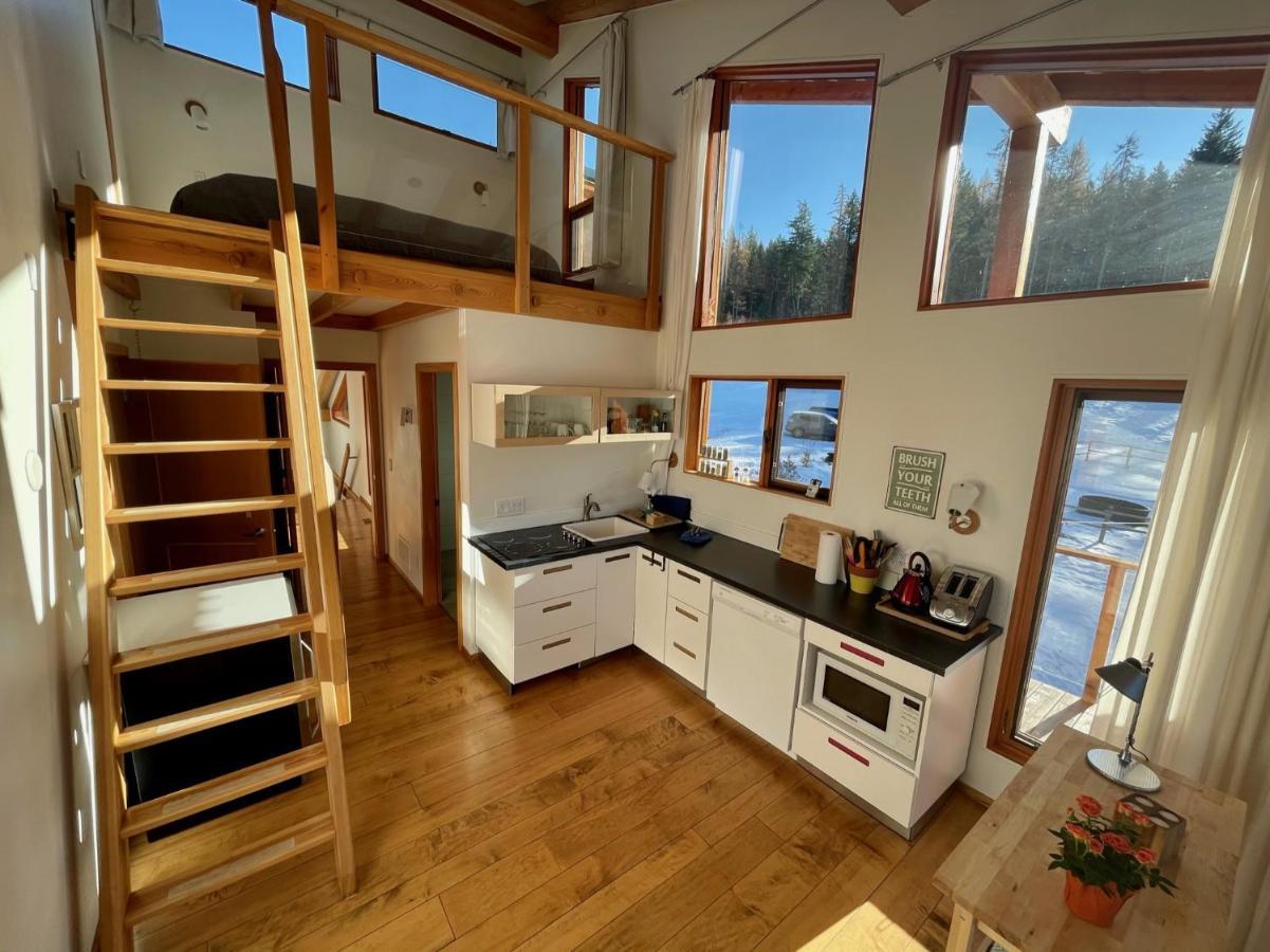 Myra Canyon Lodge Келоуна Экстерьер фото