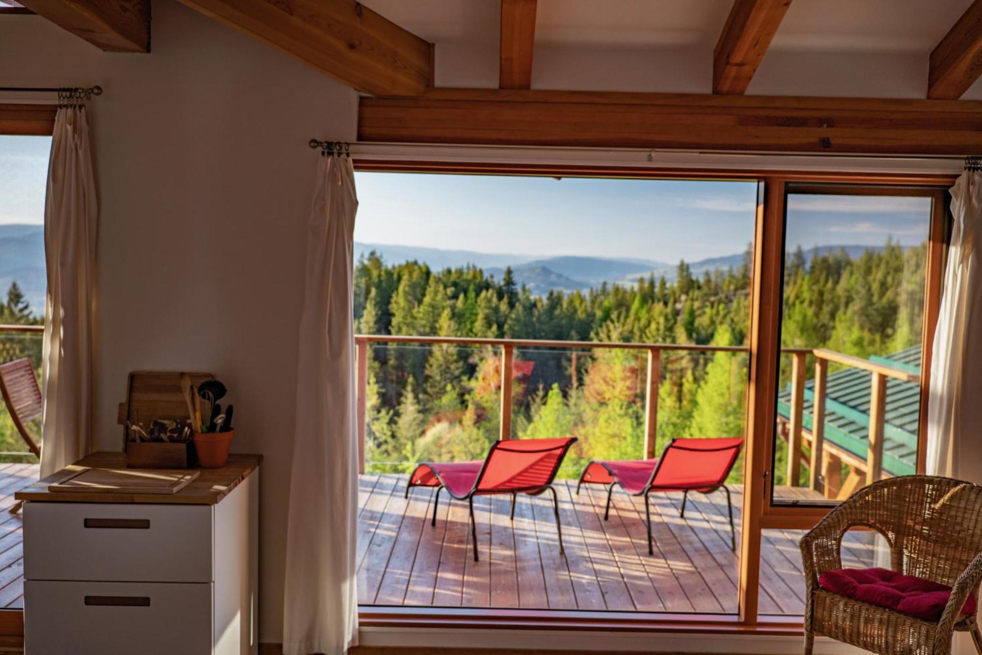Myra Canyon Lodge Келоуна Экстерьер фото