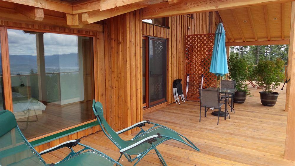 Myra Canyon Lodge Келоуна Экстерьер фото
